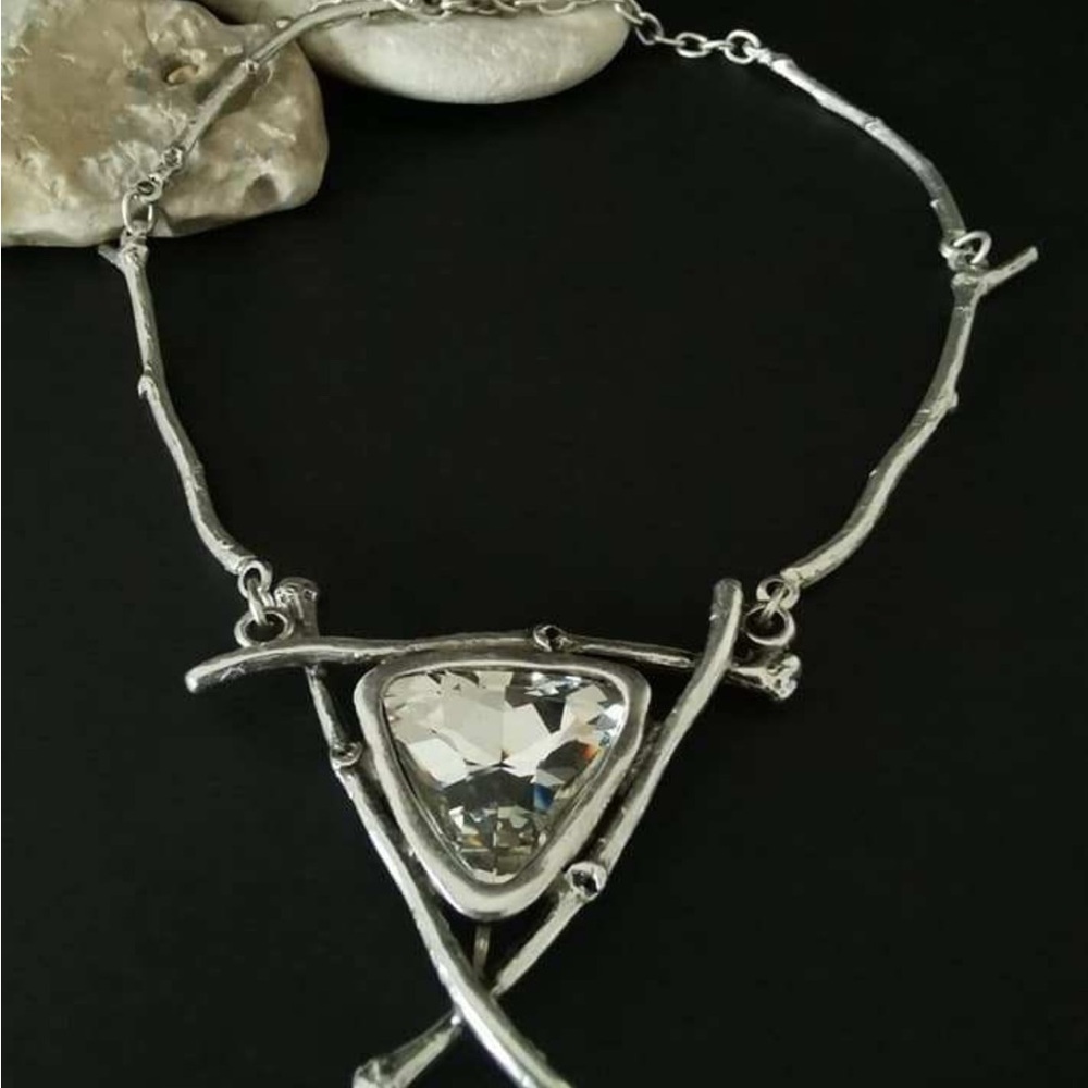 Elegant Silver Necklace with Crystal Pendant - Picture 5 of 6